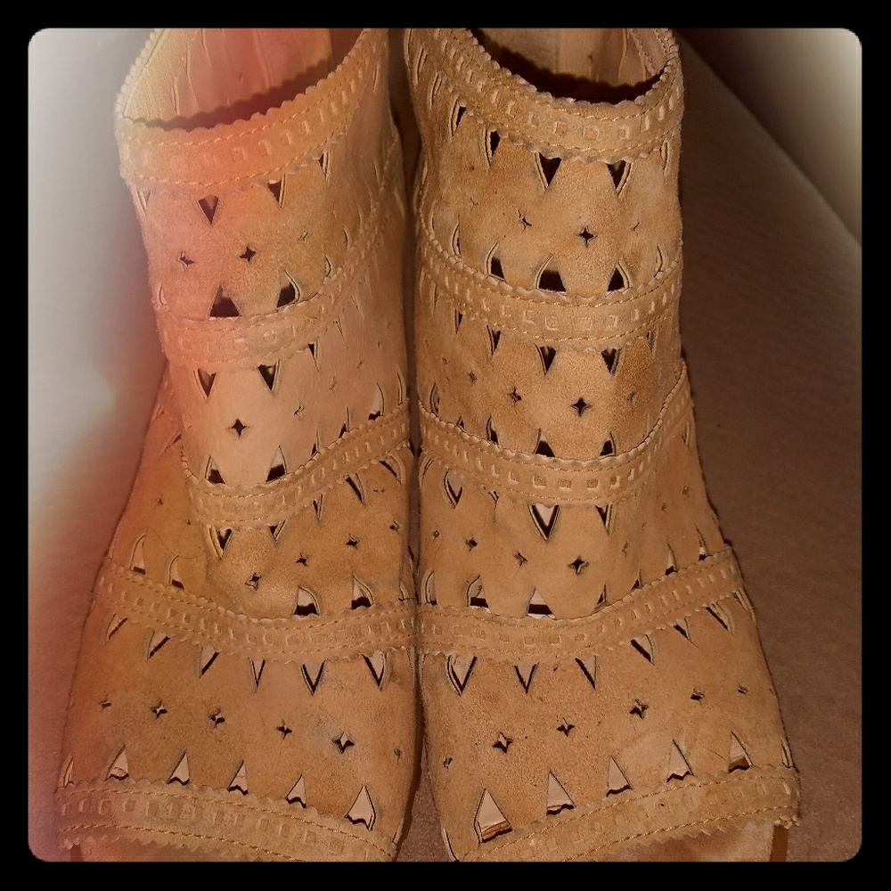 Via spiga ankle wedge boot size 7